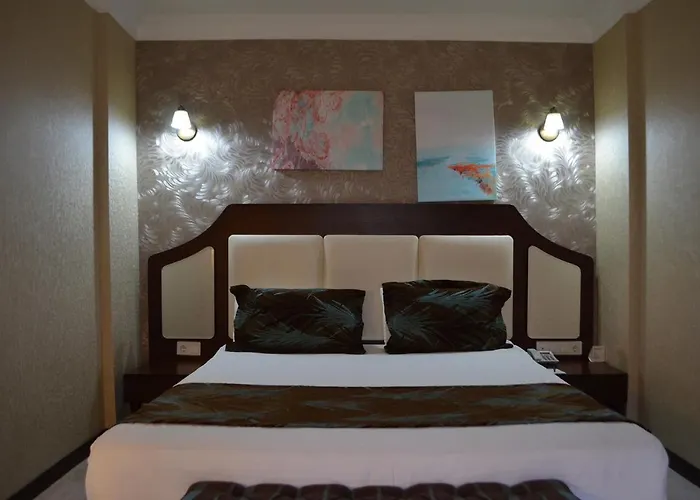 Asrin Park & Convention Center ホテル 4*