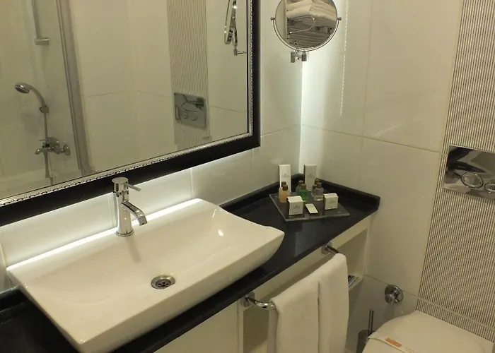 فندق Asrin Park & Convention Center