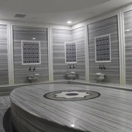 Asrin Park & Convention Center Hotel